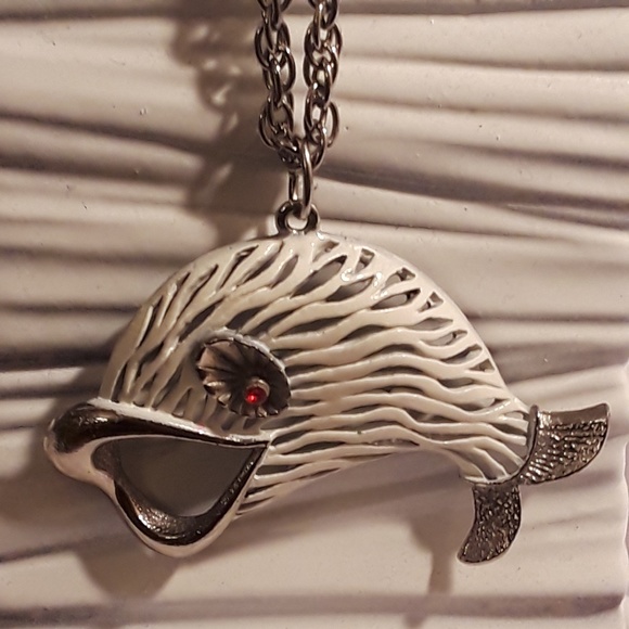 Vintage JJ Jonette white fish pendant - Picture 1 of 3